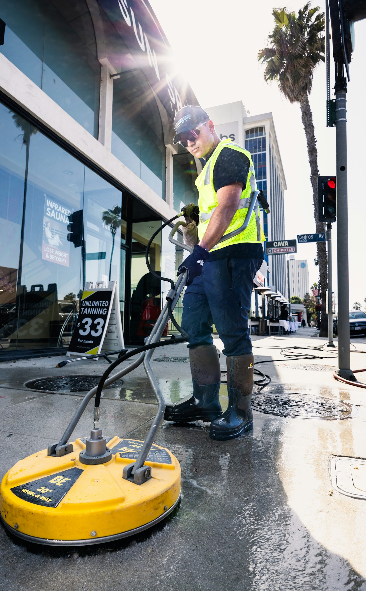 Bin cleaner using a high-pressure washer